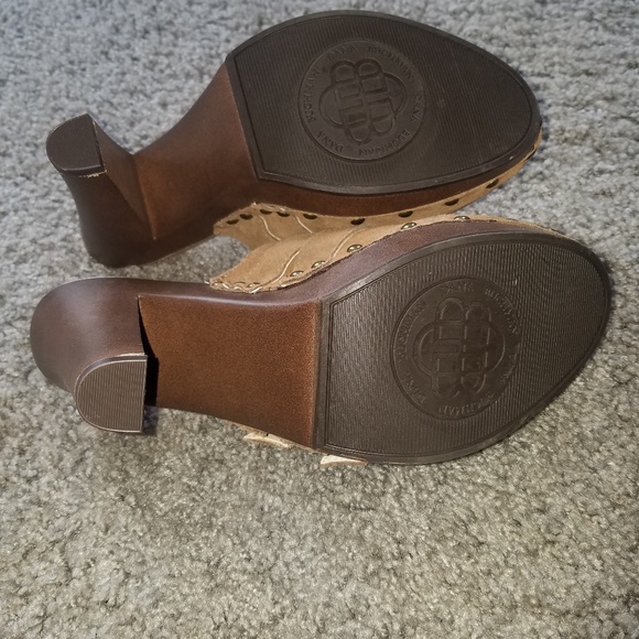 Dana Buchman Suede Booties, size 8 - Picture 3 of 4